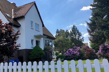 K House Boardinghouse Eingangsbereich und Garten