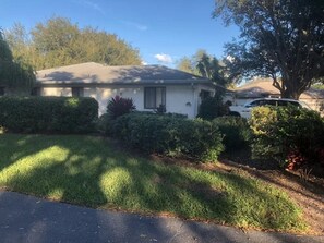 SIde Hedge and Landscaping