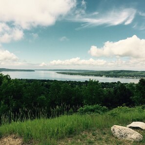Walking distance to beautiful hiking and exciting mountain bike riding