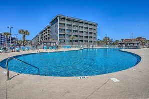 Myrtle Beach Resort | Community Pool