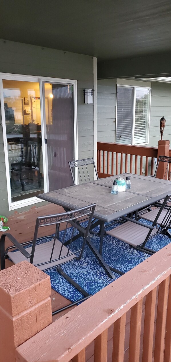 Outdoor dining