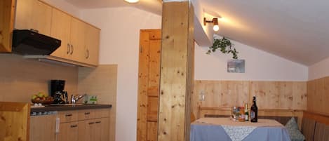 Ferienwohnung 6 Teisenbergblick, 4 Pers., Schlafzimmer, Wohnschlafraum, 48 qm-Wohnküche