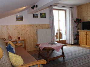 Ferienwohnung 6 Teisenbergblick, 4 Pers., Schlafzimmer, Wohnschlafraum, 48 qm-Wohnküche