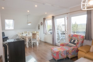 Wohn.-und Essbereich, mit Blick auf den großen Balkon