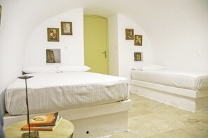 Cozy Apartment for 8,Areopoli,Mani,Near Amenities