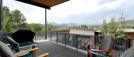 Durango, CO Vacation Rental Townhome - Outdoor patio area and grill. Durango mountain views. Close to downtown.