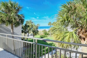 Catch more sun rays from your top floor lanai