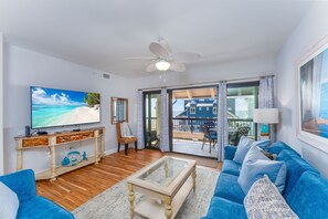 Gather 'round for movie nights + game tournaments--with a view!