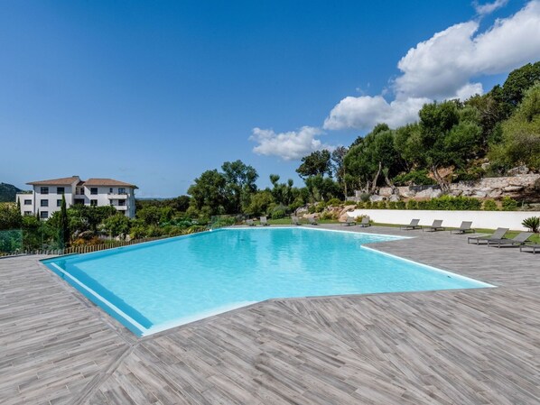 Water, Sky, Cloud, Plant, Property, Swimming Pool, Building, Rectangle, Tree, Shade