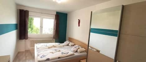 Ferienwohnung 76qm-76_Schlafzimmer_1_kl