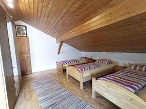 Dachgeschoss Straubing 80qm-80_Schlafzimmer_2_2