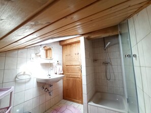 Dachgeschoss Straubing 80qm-80_Bad_1_1