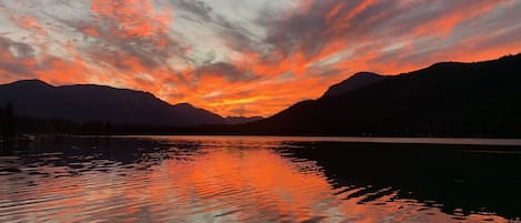 Sunset magic at your home away from home right ON Fish Lake. Private rebuilt dock and new boathouse (available Autumn 2023). Pull up a chair and view the amazing sunsets in your backyard!