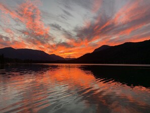 Sunset magic at your home away from home right ON Fish Lake. Private rebuilt dock and new boathouse (available Autumn 2023). Pull up a chair and view the amazing sunsets in your backyard!