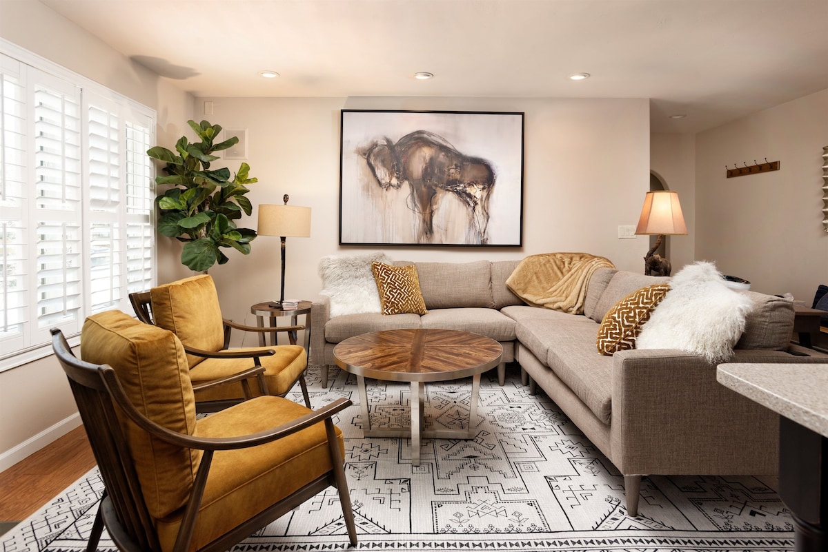 Chic Mtnside Condo | Pool, Hot Tub/Sauna, Trails