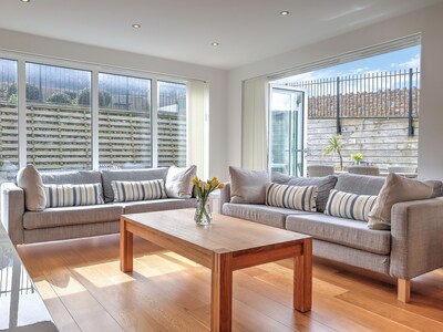 1 POINT VIEW - Luxury Apartment with Private Hot Tub / near Croyde Bay