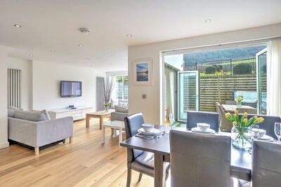 1 POINT VIEW - Luxury Apartment with Private Hot Tub / near Croyde Bay