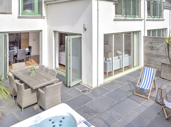 Birdseye view of 1 Point View private patio terrace