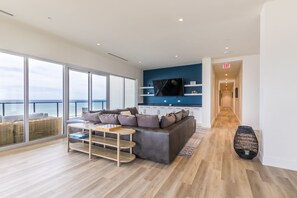 Open floor plan with plenty of room for you & your guests!