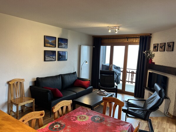 Living room flat Les Mélèzes K 010, in Veysonnaz, Switzerland