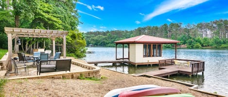 Relax and unwind on one of two private docks! Fishing, kayaking, swimming! 