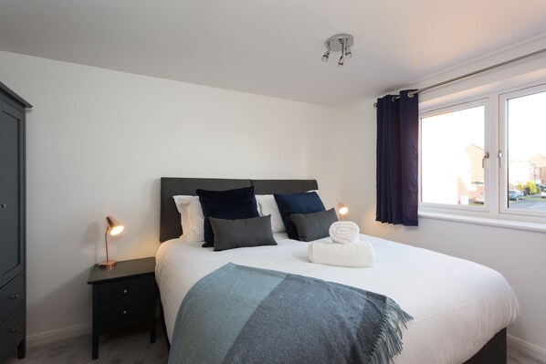 Master bedroom with Super king bed (or two singles)