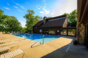 Outdoor pool and clubhouse