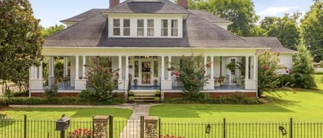 The Historic Depot House Entire 2nd Floor, 1494 sq ft