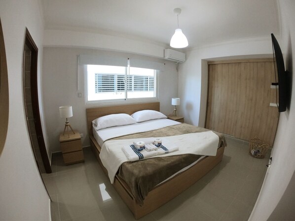 Main Room with TV