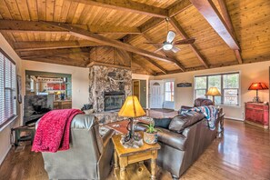 Living Room | Smart TV w/ Cable | Wet Bar