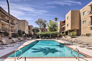 Community Pool & Hot Tub