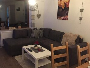 Ferienwohnung Talblick, 53qm 2 Schlafzimmer. 1 Wohn- Schlafzimmer, max. 6 Personen