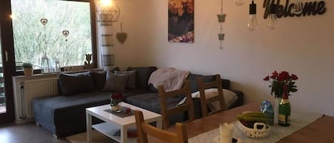 Ferienwohnung Talblick, 53qm 2 Schlafzimmer. 1 Wohn- Schlafzimmer, max. 6 Personen