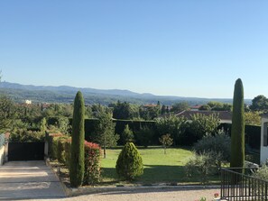 Vu depuis la terrasse du studio sur les collines provençale 