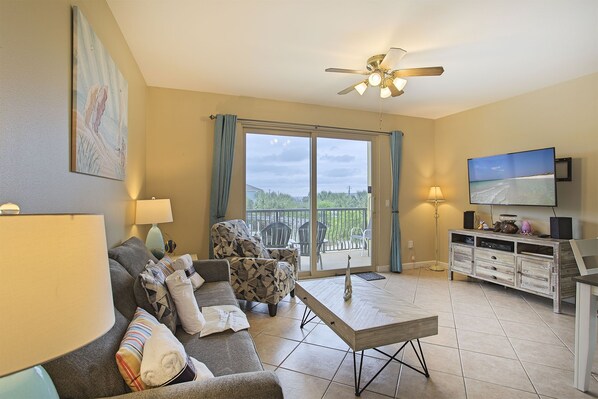 Beach Resort 311 Living Room