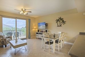 Beach Resort 311 Dining Room