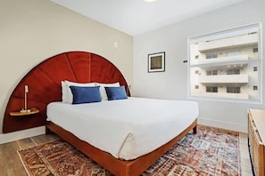 Bedroom 1 (King)