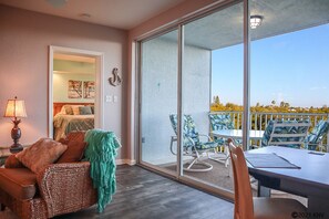 This lovely vacation condo has a waterfront view to the Preserve