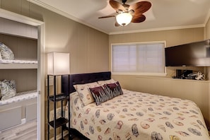 Seaside Villas 206 - Bedroom with Queen Bed
