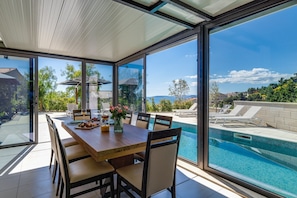 The outdoor area offers a covered outdoor dining area