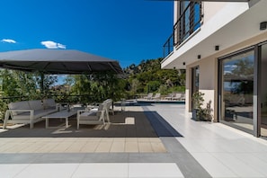 A lounge area in front of the living room.