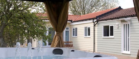 Bain à remous extérieur