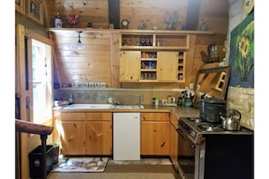 Well equipped kitchen but nothing fancy 
Back to basics 