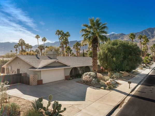 Beautifully located on the south end of Palm Springs