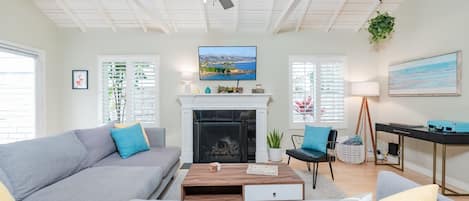 Live the good life in this beautiful, inviting, recently remodeled home, with no shared walls or ceilings; an ideal set-up for a carefree trip to the beach!