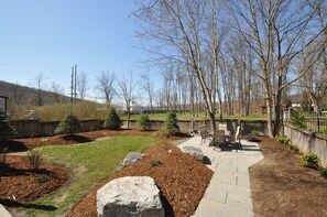 Beautifully Landscaped outdoor space with dining table and seating