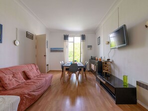 Couch, Furniture, Wood, Building, Living Room, Comfort, Architecture, Interior Design, Table, Houseplant