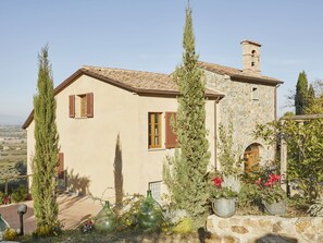 Plant, Sky, Building, Property, Window, Flower, House, Tree, Land Lot, Wall
