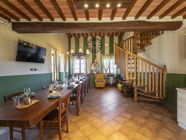 Table, Furniture, Building, Wood, Chair, House, Architecture, Interior Design, Floor, Tableware