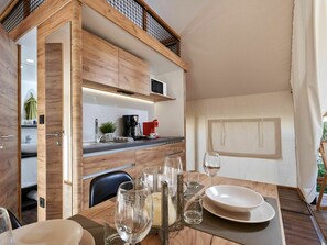 Meubles, Cabinetry, Propriété, Vaisselle, Vaisselle, Cuisine, Table, Bois, Comptoir, Design Intérieur